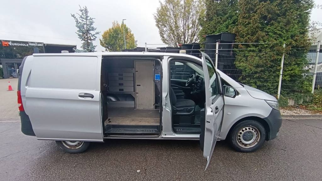 Mercedes-Benz Vito 114 CDI Kasten Werkstattschränke Standheizung  - Furgoneta caja cerrada: foto 1 Mercedes-Benz Vito 114 CDI Kasten Werkstattschränke Standheizung  - Furgoneta caja cerrada: foto 1