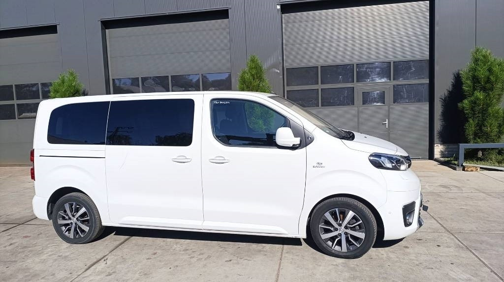 Toyota Proace 2.0 Van, Kleinbus, 7-Sitzer, Turboschaden - Furgón: foto 3 Toyota Proace 2.0 Van, Kleinbus, 7-Sitzer, Turboschaden - Furgón: foto 3