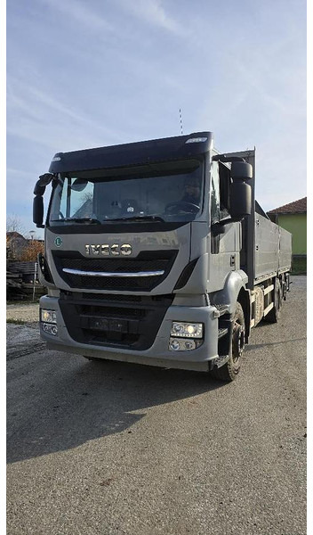 Iveco Stralis 6x2 Baustoffpritsche mit Hiab 228-E5 Kran - Camión grúa: foto 2 Iveco Stralis 6x2 Baustoffpritsche mit Hiab 228-E5 Kran - Camión grúa: foto 2