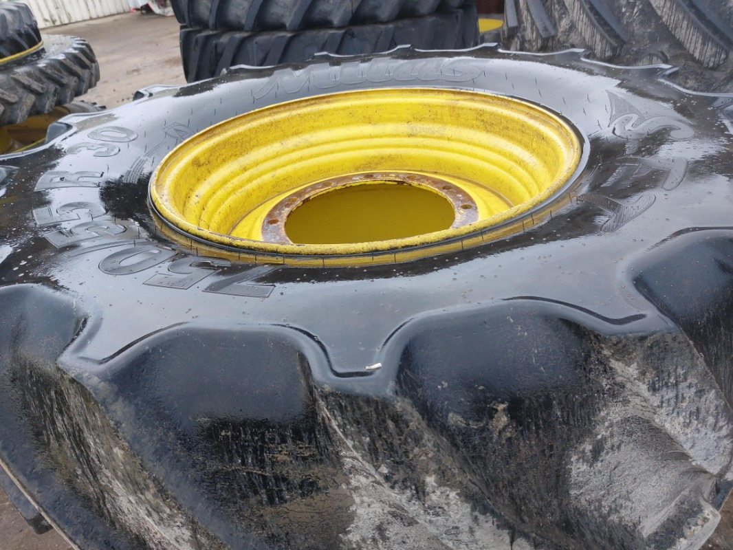 Continental 900/60R38  750/55R30  John Deere 8335R 8430 8530 - Neumáticos y llantas: foto 4 Continental 900/60R38  750/55R30  John Deere 8335R 8430 8530 - Neumáticos y llantas: foto 4