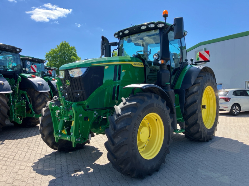 John Deere 6R250 mit FKH/ CommandPro/ Garantie bis 02.2027 - Tractor: foto 1 John Deere 6R250 mit FKH/ CommandPro/ Garantie bis 02.2027 - Tractor: foto 1