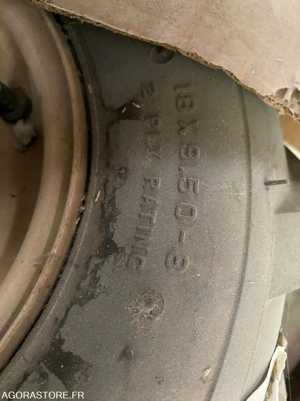 4 Roues completes CARLISLE 18 X 9.50-8 pour DITCH WITCH R300 - Equipo de construcción: foto 5 4 Roues completes CARLISLE 18 X 9.50-8 pour DITCH WITCH R300 - Equipo de construcción: foto 5