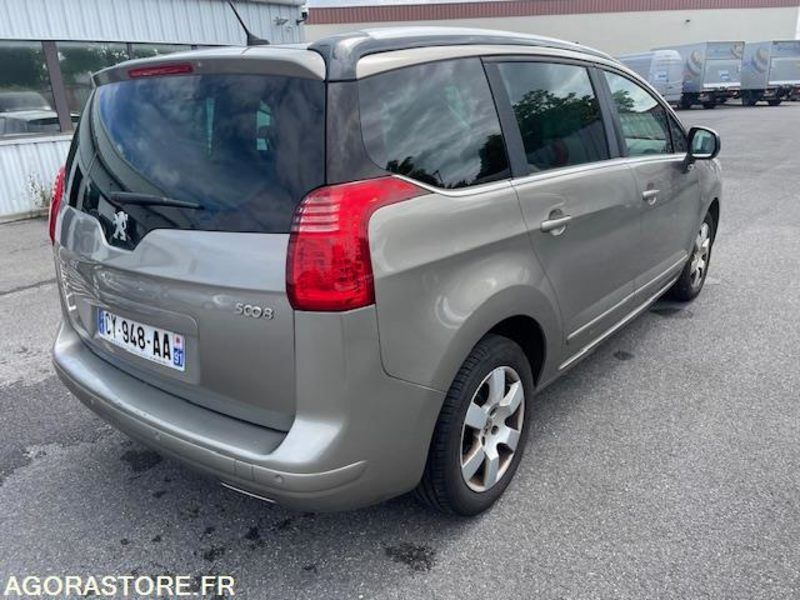 5008 STYLE 1.6 HDI 115cv 7PL- 08/2013/- 226500KM - Coche: foto 3 5008 STYLE 1.6 HDI 115cv 7PL- 08/2013/- 226500KM - Coche: foto 3