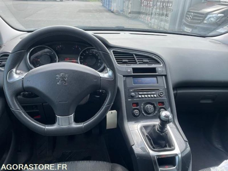 5008 STYLE 1.6 HDI 115cv 7PL- 08/2013/- 226500KM - Coche: foto 5 5008 STYLE 1.6 HDI 115cv 7PL- 08/2013/- 226500KM - Coche: foto 5