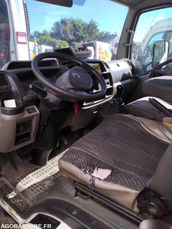 BA-885-GW MICRO BENNE NISSAN CABSTAR 203336 kms 2007 - Furgoneta basculante: foto 4 BA-885-GW MICRO BENNE NISSAN CABSTAR 203336 kms 2007 - Furgoneta basculante: foto 4
