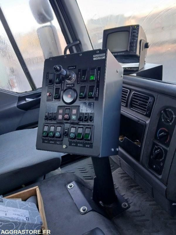 BALAYEUSE RENAULT MIDLUM 220 DCI - Barredora vial: foto 2 BALAYEUSE RENAULT MIDLUM 220 DCI - Barredora vial: foto 2