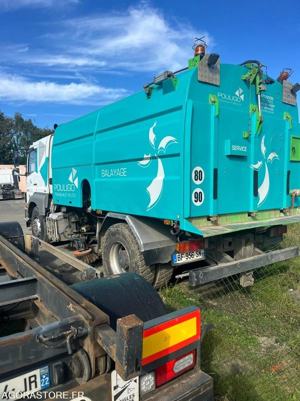 Balayeuse chantier MERCEDES 1833 - 264635KM - 2011 - Barredora vial: foto 4 Balayeuse chantier MERCEDES 1833 - 264635KM - 2011 - Barredora vial: foto 4