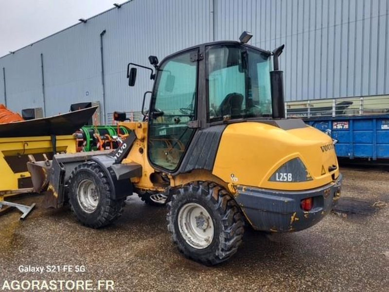 CHARGEUSE VOLVO L25B-P 2008 6200 HEURES - Cargadora: foto 3 CHARGEUSE VOLVO L25B-P 2008 6200 HEURES - Cargadora: foto 3