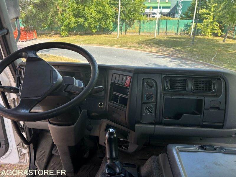 TRACTEUR RENAULT - 2002 - 462695 Kms - Cabeza tractora: foto 5 TRACTEUR RENAULT - 2002 - 462695 Kms - Cabeza tractora: foto 5