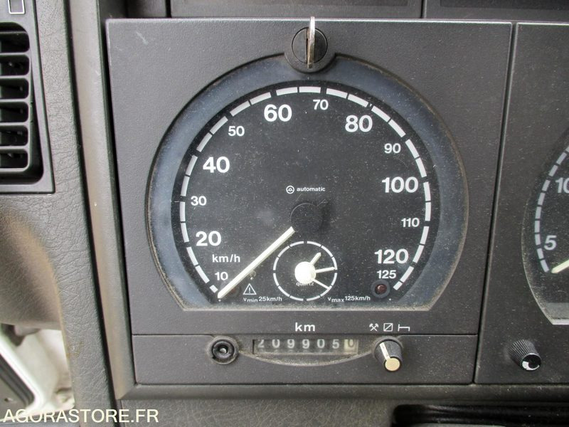 Camión Camion IVECO + hayon élévateur: foto 18