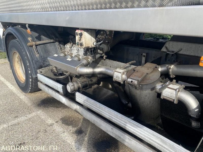 Camión RENAULT PREMIUM 210.19 19 t citerne ADR-  -2006-517007-BJ288SY - export only: foto 13