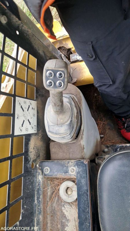 Minicargadora de cadenas Chargeur compact CATERPILLAR 259B3 -  YYZ00411 - 2011 - 3581h: foto 10