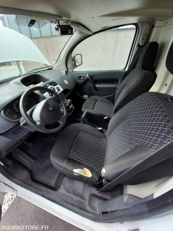 Fourgonnette frigorifique RENAULT - CN707CZ - Furgoneta pequeña: foto 4 Fourgonnette frigorifique RENAULT - CN707CZ - Furgoneta pequeña: foto 4