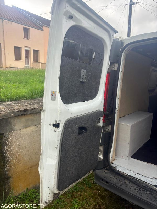 Renault Trafic dci 115 / 228000 km - Immatriculation anglaise - Furgoneta: foto 3 Renault Trafic dci 115 / 228000 km - Immatriculation anglaise - Furgoneta: foto 3