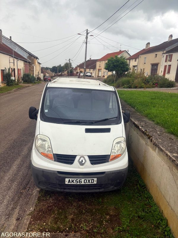 Renault Trafic dci 115 / 228000 km - Immatriculation anglaise - Furgoneta: foto 4 Renault Trafic dci 115 / 228000 km - Immatriculation anglaise - Furgoneta: foto 4