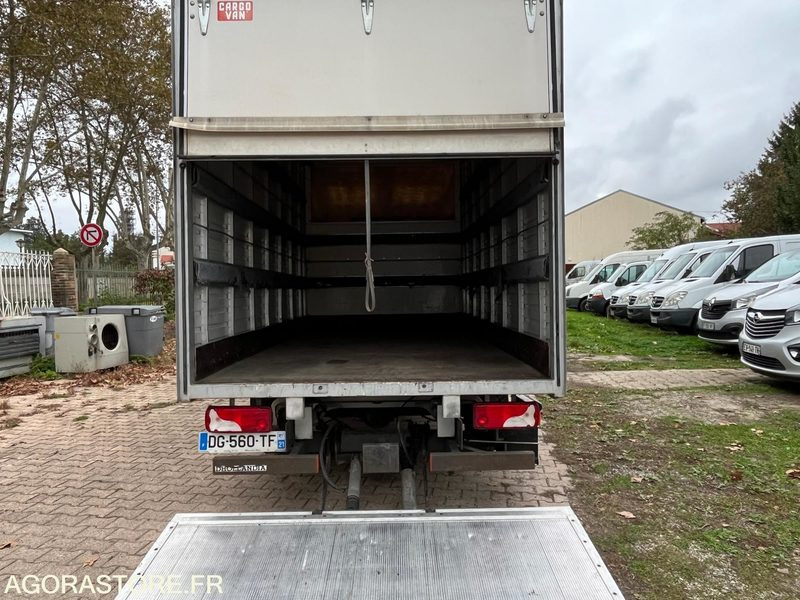 MERCEDES SPRINTER - 2014 / 165 605 KM - Furgón: foto 4 MERCEDES SPRINTER - 2014 / 165 605 KM - Furgón: foto 4