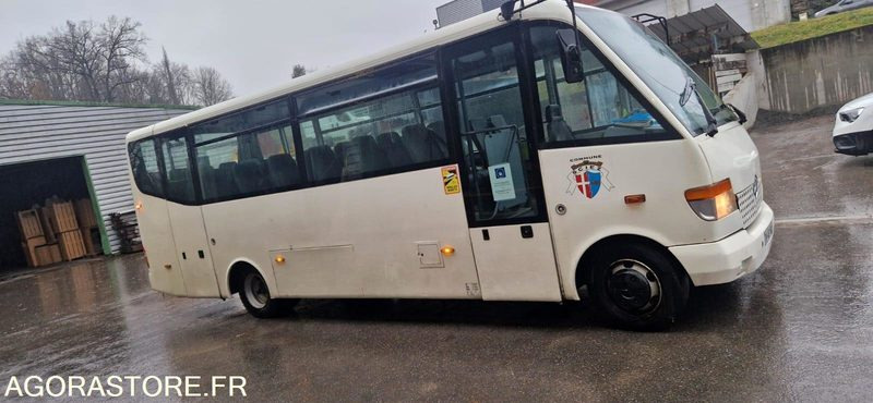 MINI-BUS MERCEDES VARIO - 127178 kms - 2000 - Minibús, Furgoneta de pasajeros: foto 2 MINI-BUS MERCEDES VARIO - 127178 kms - 2000 - Minibús, Furgoneta de pasajeros: foto 2