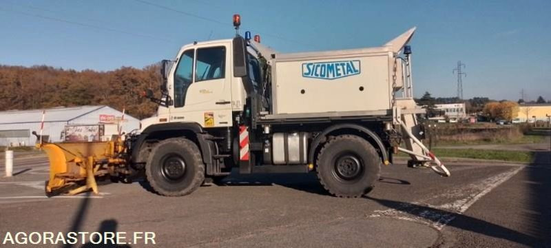 Mercedes UNIMOG U300 2011 24300 kms avec lame de déneigement + saleuse - Máquina quitanieve: foto 1 Mercedes UNIMOG U300 2011 24300 kms avec lame de déneigement + saleuse - Máquina quitanieve: foto 1