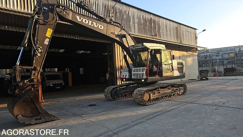 PELLE A CHENILLE VOLVO EC220 EL - 2015 / 10661H (MPC021) - Excavadora: foto 1 PELLE A CHENILLE VOLVO EC220 EL - 2015 / 10661H (MPC021) - Excavadora: foto 1