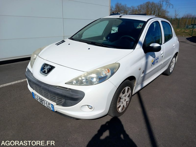 PEUGEOT 206+ 1.4i 73 cv - bon état - 114 300 km - SANS CT - CJ-087-LC - Coche: foto 1 PEUGEOT 206+ 1.4i 73 cv - bon état - 114 300 km - SANS CT - CJ-087-LC - Coche: foto 1