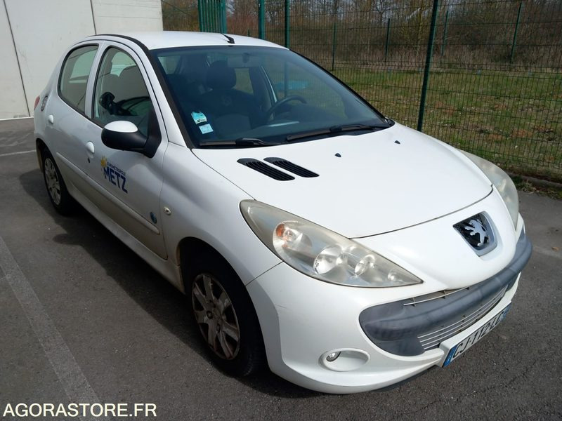 PEUGEOT 206+ 1.4i 73 cv - bon état - 93 000 km - SANS CT - CJ-112- LC - Coche: foto 2 PEUGEOT 206+ 1.4i 73 cv - bon état - 93 000 km - SANS CT - CJ-112- LC - Coche: foto 2