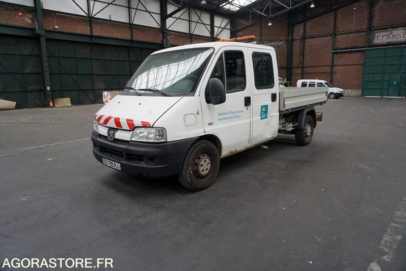 PEUGEOT BOXER PLATEAU DOUBLE CABINE - Furgoneta basculante: foto 1 PEUGEOT BOXER PLATEAU DOUBLE CABINE - Furgoneta basculante: foto 1
