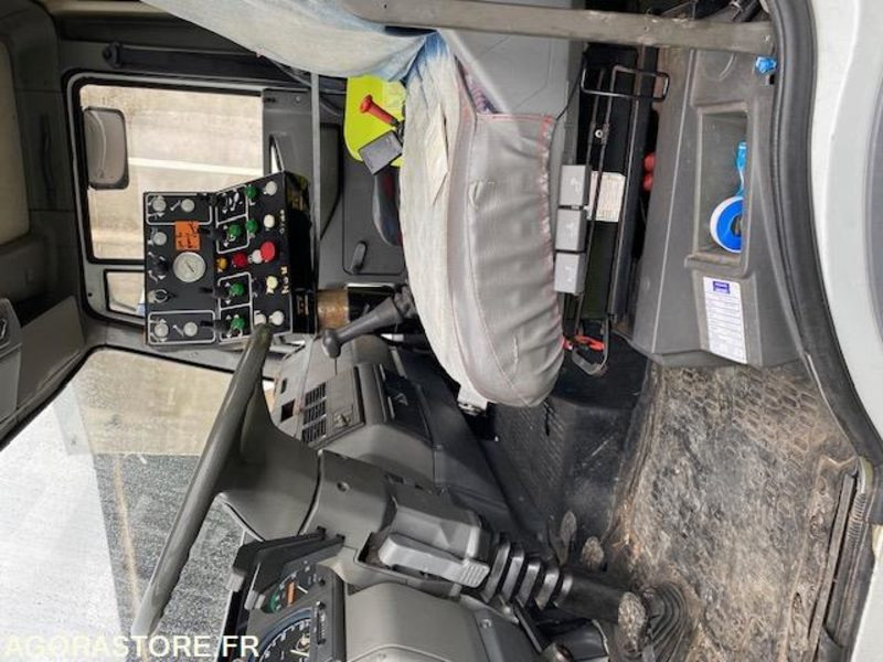 PL laveuse IVECO 100E15 1995 - Barredora vial: foto 5 PL laveuse IVECO 100E15 1995 - Barredora vial: foto 5