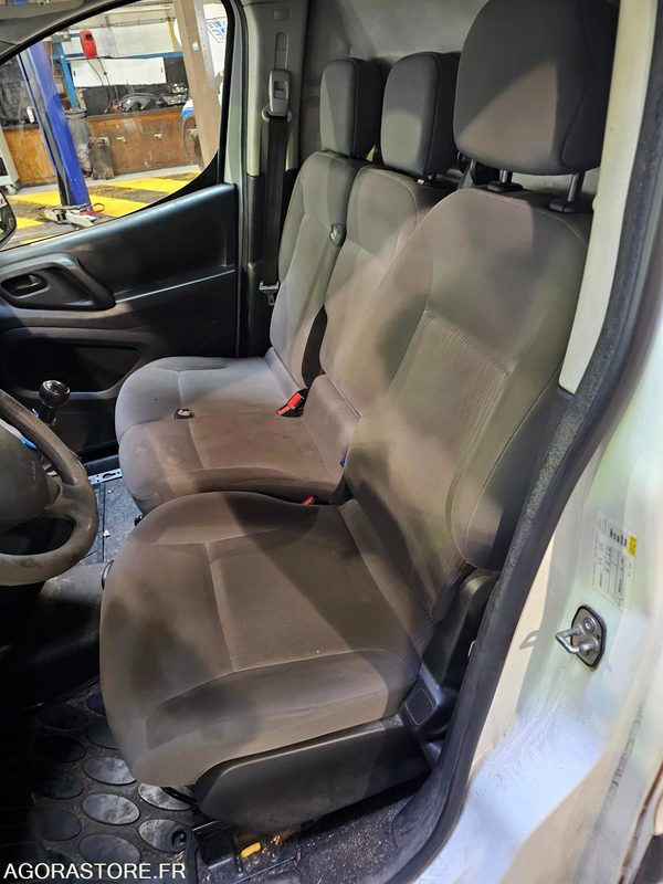 Peugeot Partner - 2014 - 47143kms - DG 411 AD - Furgoneta pequeña: foto 5 Peugeot Partner - 2014 - 47143kms - DG 411 AD - Furgoneta pequeña: foto 5