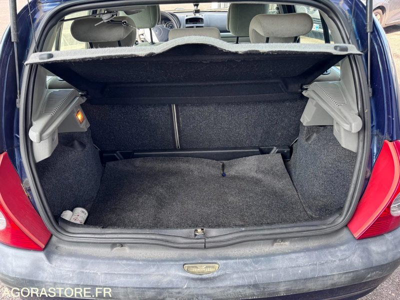 RENAULT CLIO 1.5 DCI 90CH - 2003 - 190000KMS - Coche: foto 5 RENAULT CLIO 1.5 DCI 90CH - 2003 - 190000KMS - Coche: foto 5