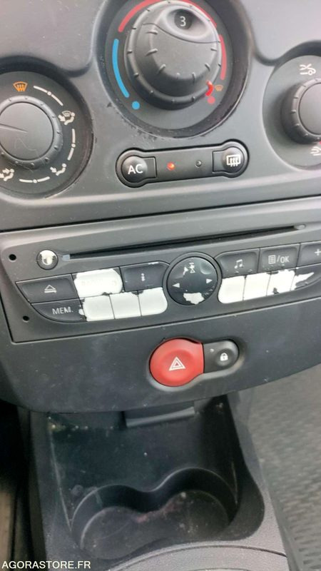 Coche RENAULT CLIO  - 2010 - 196673kms: foto 15