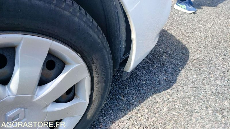 Coche RENAULT CLIO  - 2010 - 196673kms: foto 17