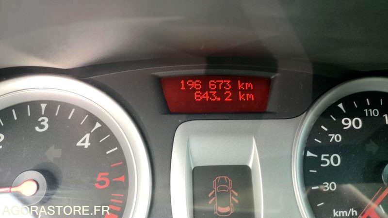 Coche RENAULT CLIO  - 2010 - 196673kms: foto 13