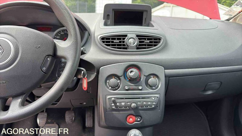 RENAULT CLIO 3 186 236 Kms - 2013- CW-838-PW - Coche: foto 4 RENAULT CLIO 3 186 236 Kms - 2013- CW-838-PW - Coche: foto 4
