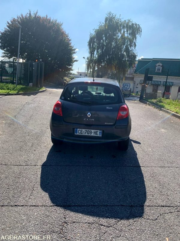 RENAULT CLIO III 16V 2006 238000 KM - Coche: foto 4 RENAULT CLIO III 16V 2006 238000 KM - Coche: foto 4