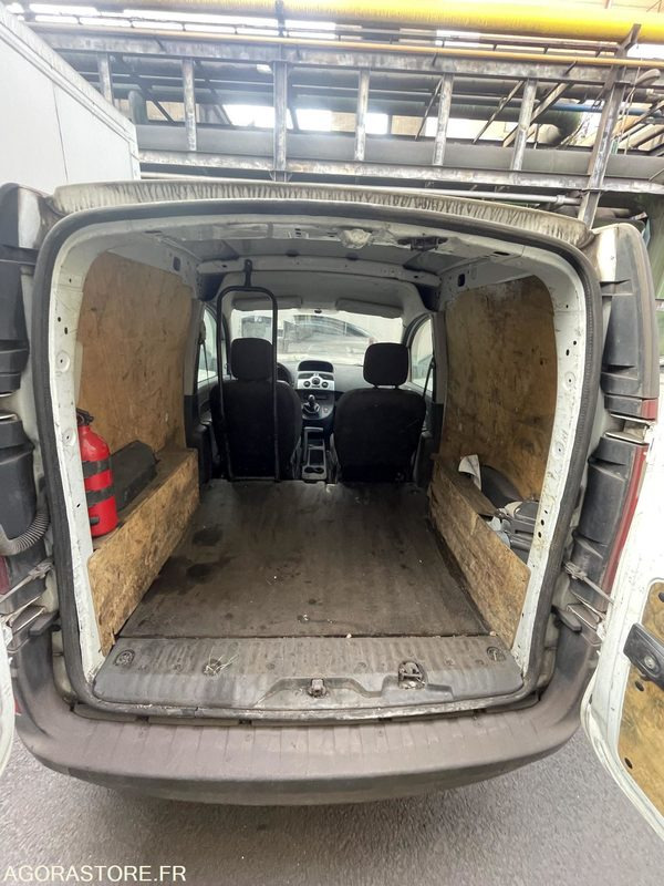 RENAULT KANGOO - 2011 - 157271KMs - BY-686-NP - Furgoneta pequeña: foto 2 RENAULT KANGOO - 2011 - 157271KMs - BY-686-NP - Furgoneta pequeña: foto 2