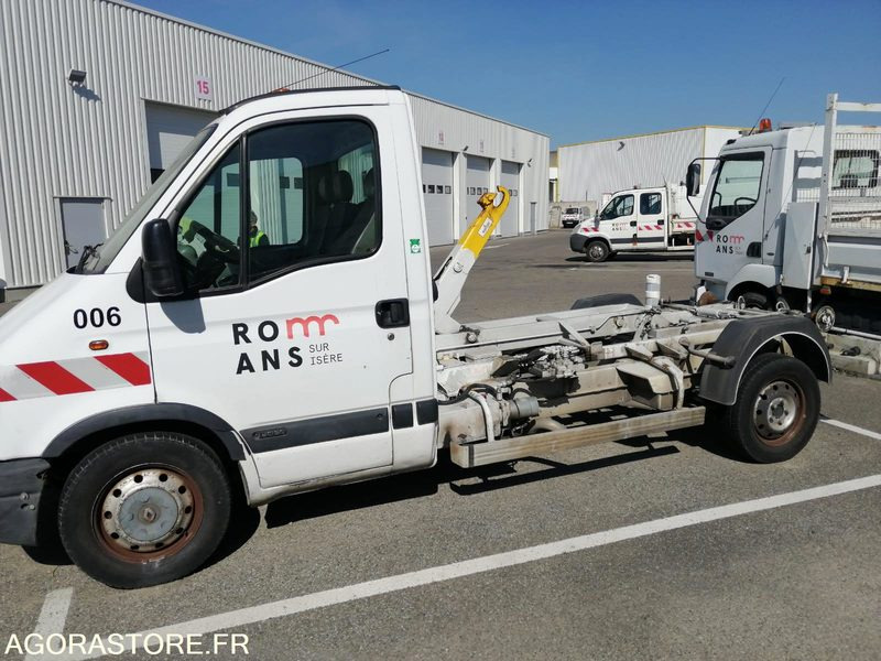 RENAULT MASTER 2.2 DCI 90 AMPLIROLL - 2002 - 174192KM - Furgoneta basculante: foto 2 RENAULT MASTER 2.2 DCI 90 AMPLIROLL - 2002 - 174192KM - Furgoneta basculante: foto 2
