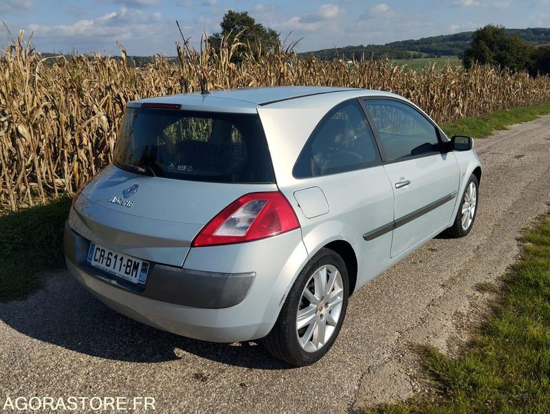RENAULT MEGANE - 149000 KILOMETRES - ESSENCE - VÉHICULE 5 PLACES - ANNEE 2004 - Coche: foto 4 RENAULT MEGANE - 149000 KILOMETRES - ESSENCE - VÉHICULE 5 PLACES - ANNEE 2004 - Coche: foto 4