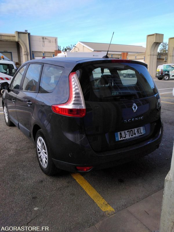 RENAULT SCENIC 1.9 DIESEL - Coche: foto 3 RENAULT SCENIC 1.9 DIESEL - Coche: foto 3