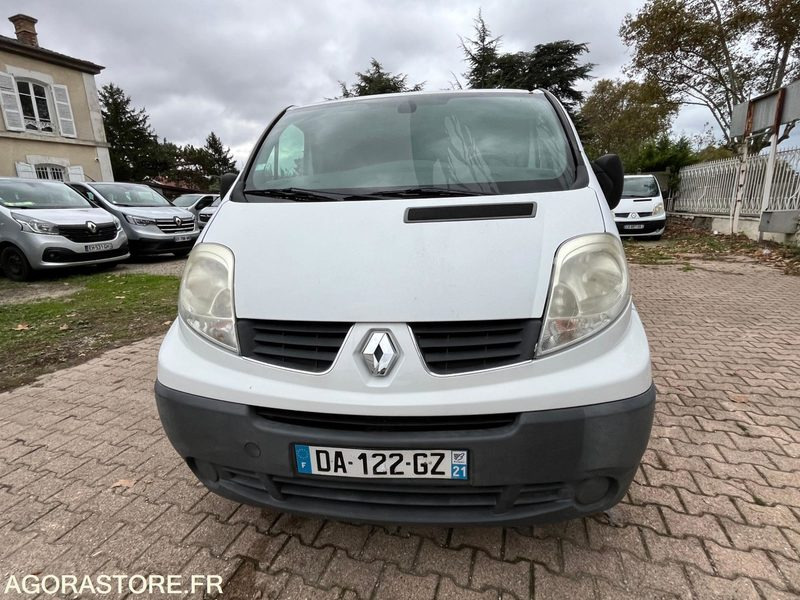 RENAULT TRAFIC L2H1 - 2013 / 202 310 KM - Furgón: foto 2 RENAULT TRAFIC L2H1 - 2013 / 202 310 KM - Furgón: foto 2