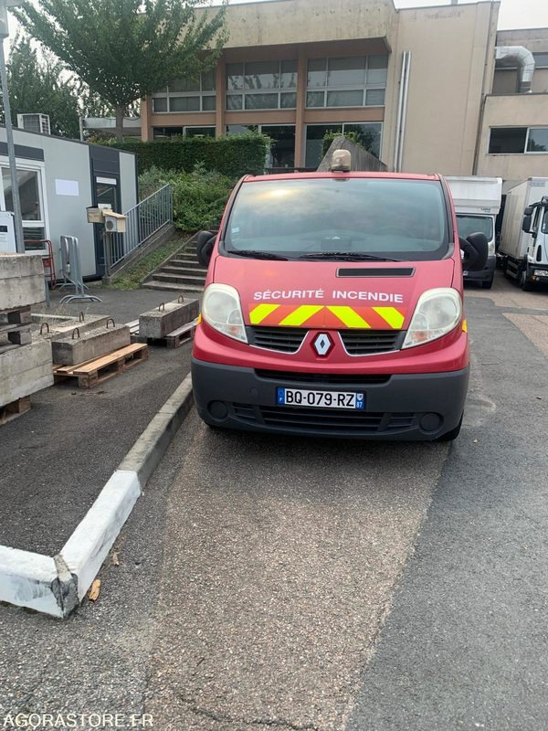 RENAULT Trafic II Fourgon Phase 2 L1H1 2.0 dCi 16V 90 cv - Furgón: foto 1 RENAULT Trafic II Fourgon Phase 2 L1H1 2.0 dCi 16V 90 cv - Furgón: foto 1