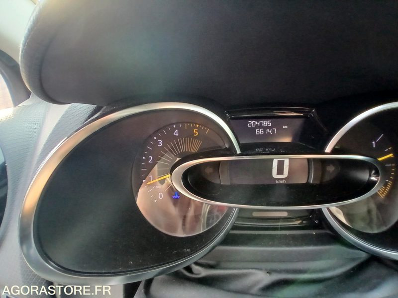 Renault Clio IV – Diesel – 2015-204 746 km - Coche: foto 2 Renault Clio IV – Diesel – 2015-204 746 km - Coche: foto 2