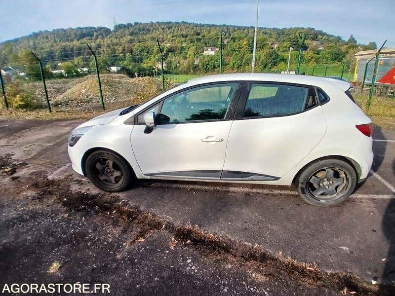 Renault Clio IV – Diesel – 2015-204 746 km - Coche: foto 5 Renault Clio IV – Diesel – 2015-204 746 km - Coche: foto 5