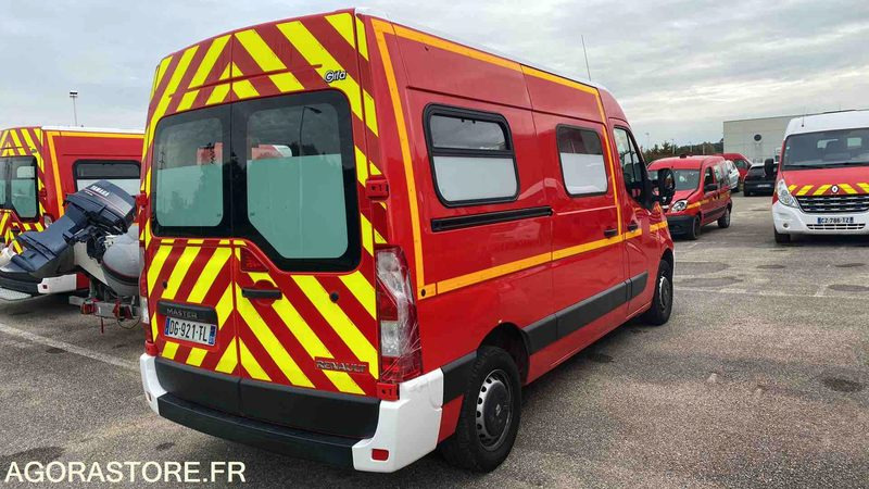Renault Master III dci 125 - 18/06/2014 - Ambulancia: foto 3 Renault Master III dci 125 - 18/06/2014 - Ambulancia: foto 3