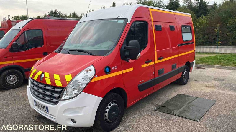 Renault Master III dci 125 - 18/06/2014 - Ambulancia: foto 1 Renault Master III dci 125 - 18/06/2014 - Ambulancia: foto 1