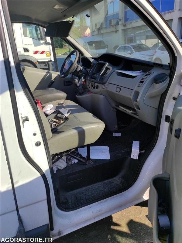 Renault Trafic II Fourgon Phase 2 L1H1 1000kg 2.0 dCi 16V 90 cv - Furgón: foto 5 Renault Trafic II Fourgon Phase 2 L1H1 1000kg 2.0 dCi 16V 90 cv - Furgón: foto 5