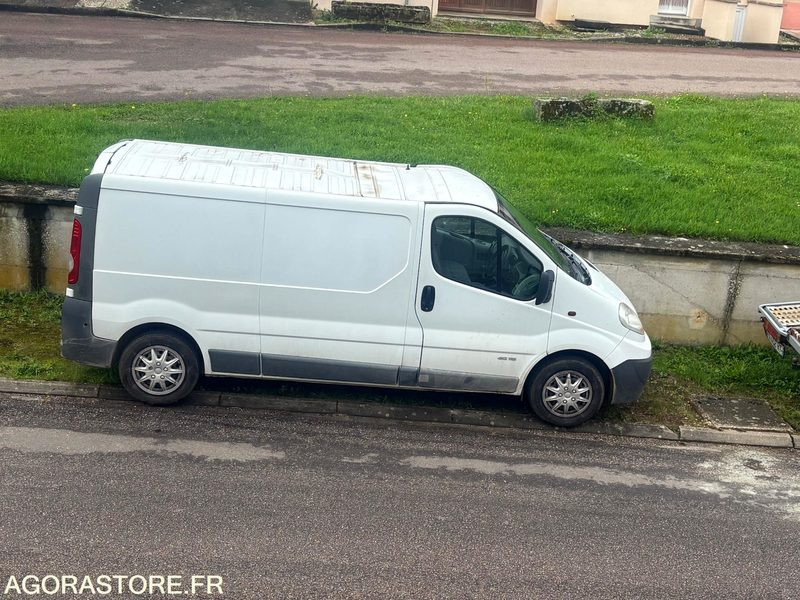 Furgoneta pequeña Renault Trafic dci 115 / 228000 km - Immatriculation anglaise: foto 8