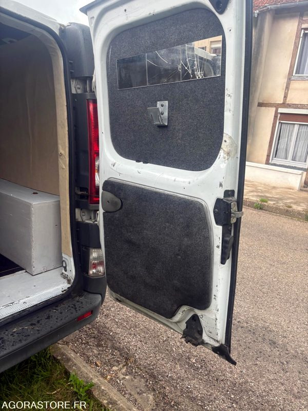 Furgoneta pequeña Renault Trafic dci 115 / 228000 km - Immatriculation anglaise: foto 7