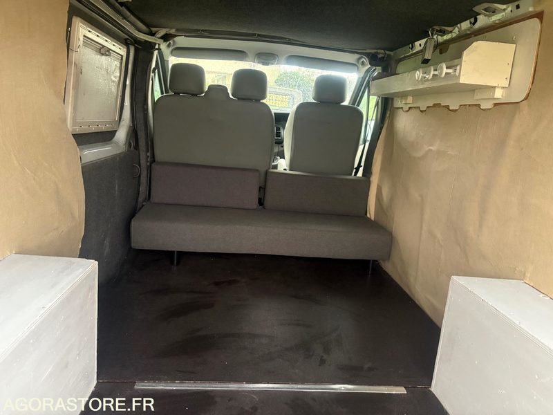 Furgoneta pequeña Renault Trafic dci 115 / 228000 km - Immatriculation anglaise: foto 6