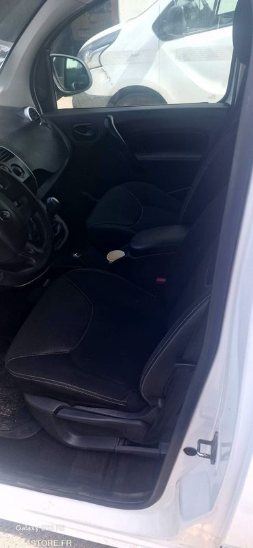Renault kangoo 1.2 tce 115 cv 93121 kms Annee 2018 Clim Gps - Furgoneta pequeña: foto 5 Renault kangoo 1.2 tce 115 cv 93121 kms Annee 2018 Clim Gps - Furgoneta pequeña: foto 5