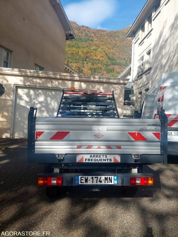 Tri-benne Giotti Victoria Gladiator Essence - Furgoneta basculante: foto 3 Tri-benne Giotti Victoria Gladiator Essence - Furgoneta basculante: foto 3